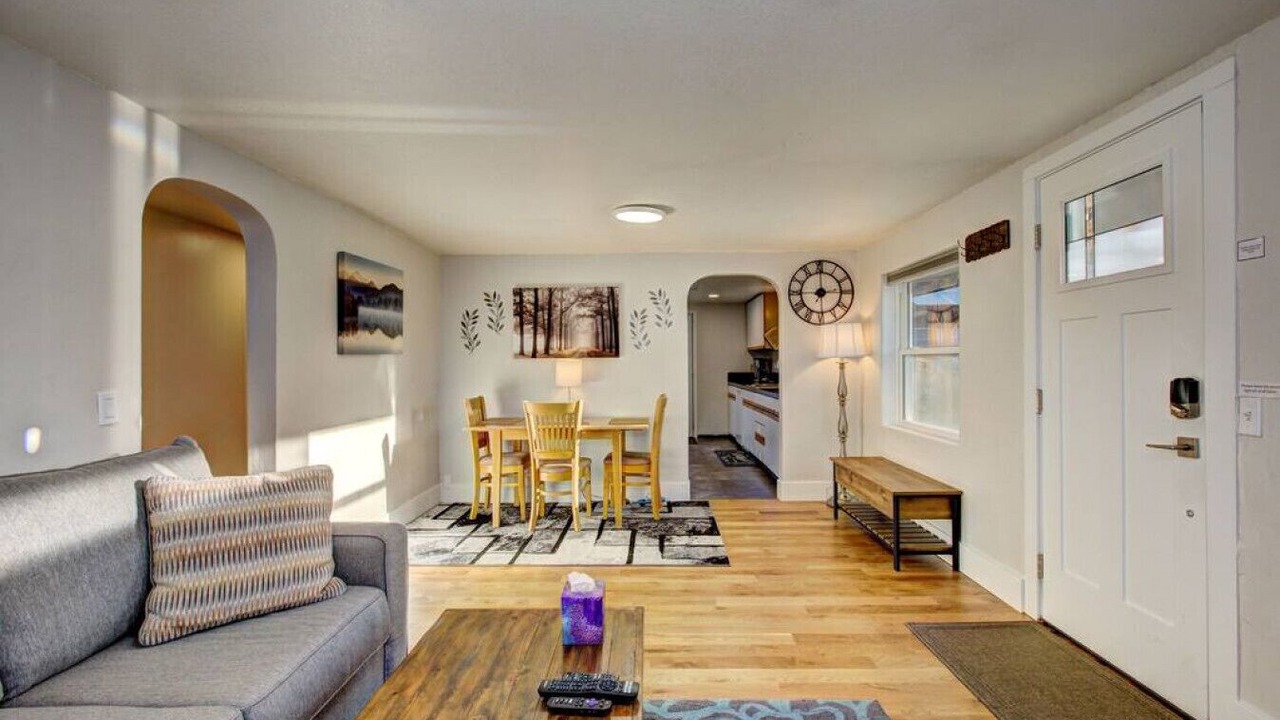 Photo of Bedroom in Depot Bench