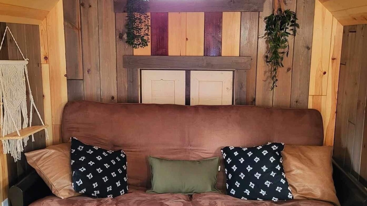 Photo of Livingroom in Salmon