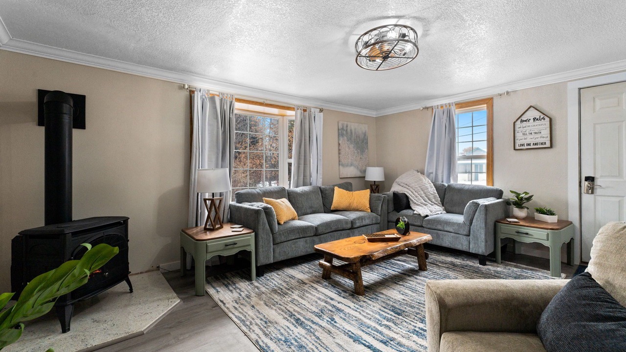 Photo of Livingroom in Salmon