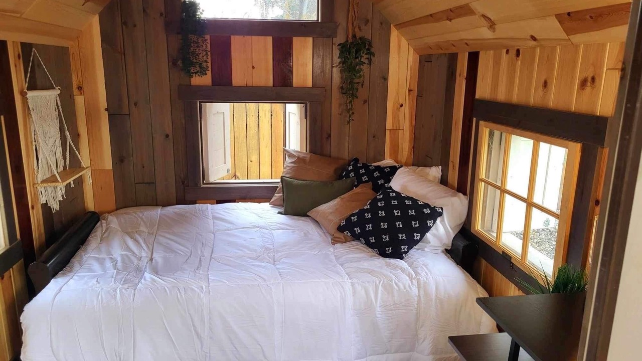 Photo of Bedroom in Salmon