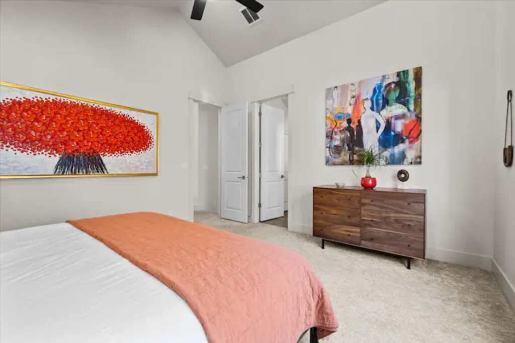 Photo of Bedroom in Garden District