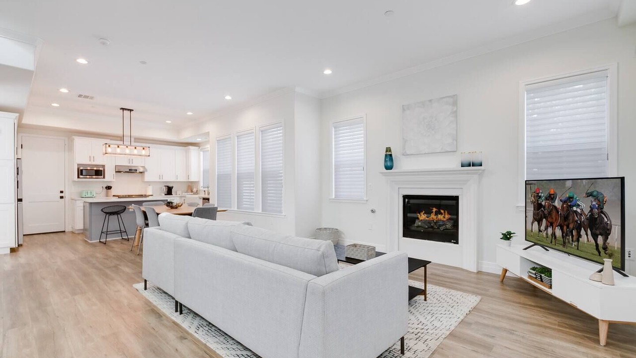 Photo of Livingroom in Lamanda Park