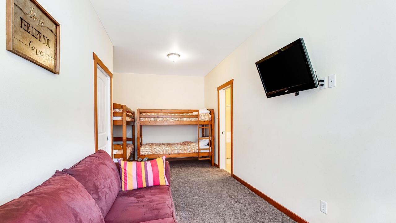 Photo of Livingroom in Ronald