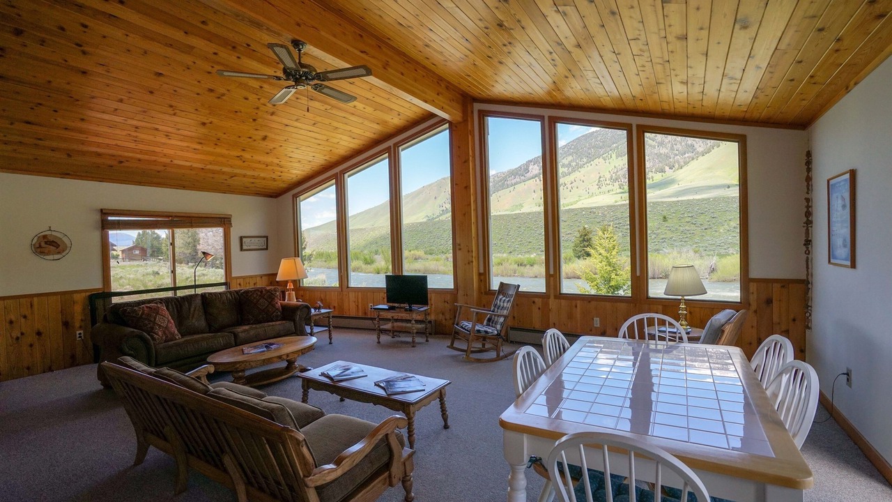 Photo of Livingroom in Cameron