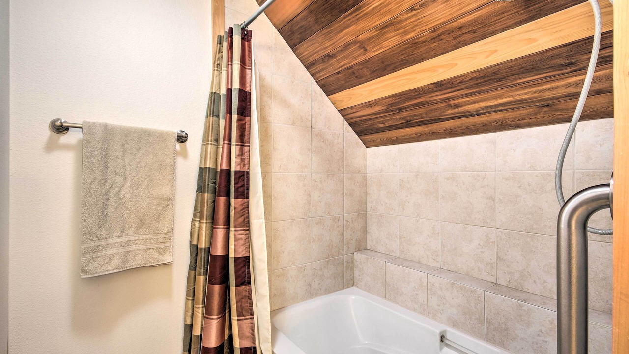 Photo of Bathroom in Emigrant