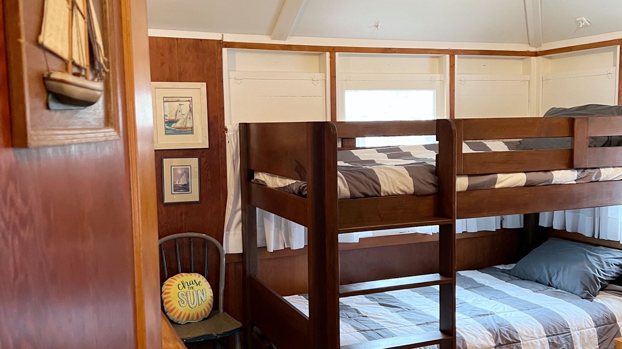 Photo of Bedroom in Lakeside