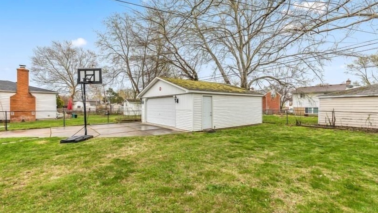 Photo of Outdoor in Livonia