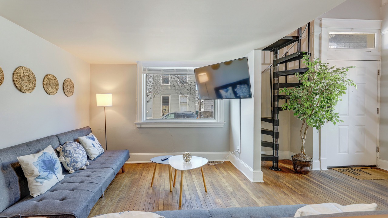 Photo of Livingroom in Clifton Heights