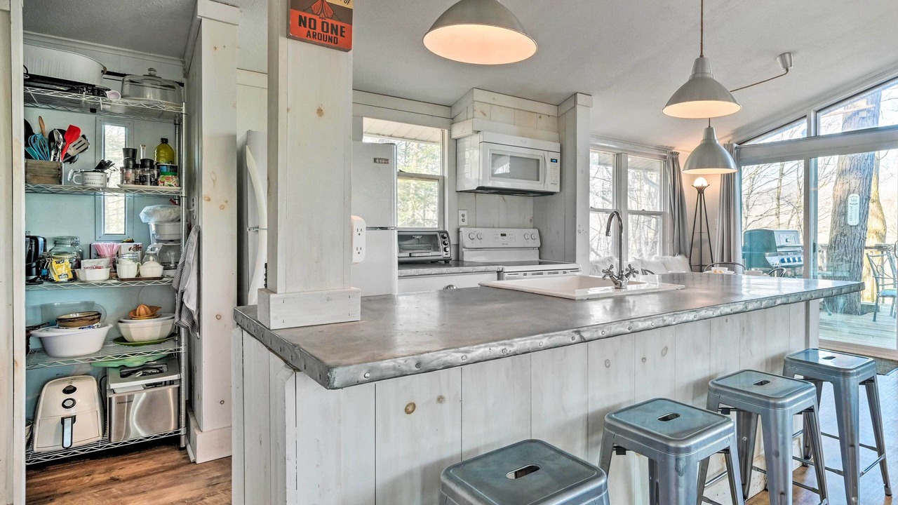 Photo of Kitchen in Queen
