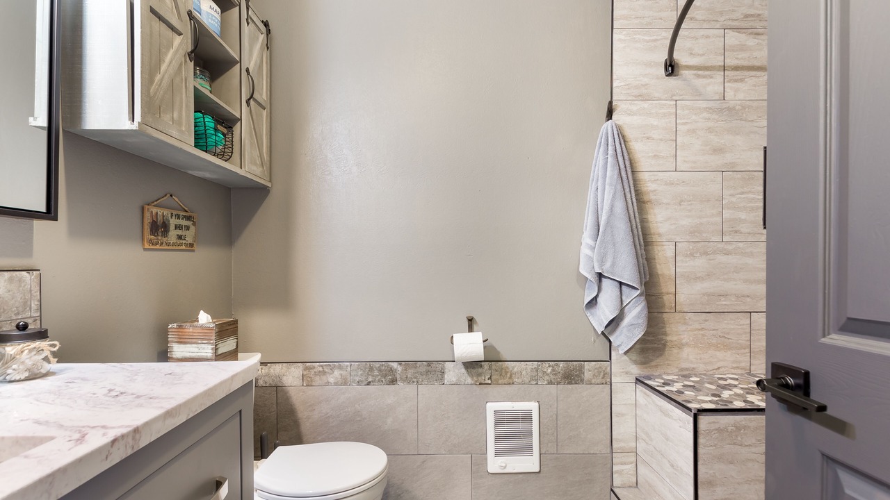 Photo of Bathroom in Island Park