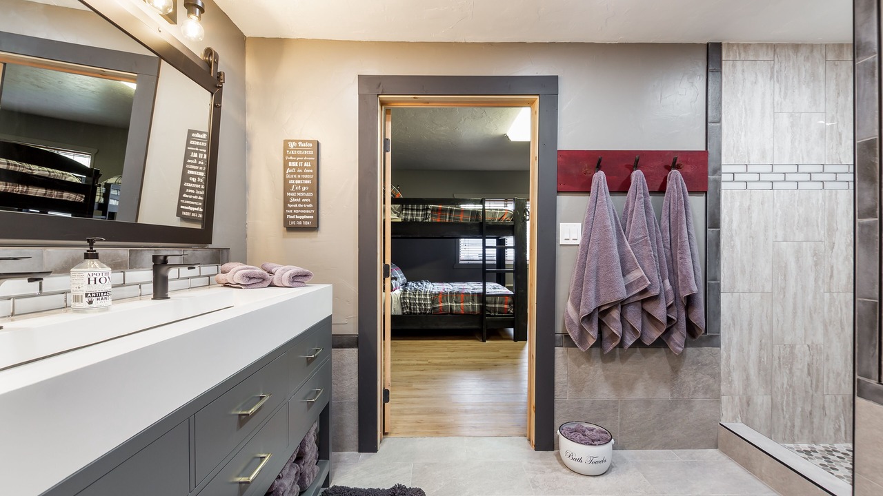 Photo of Bedroom in Island Park