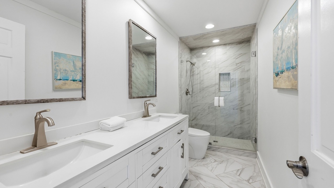 Photo of Bathroom in Debordieu Colony