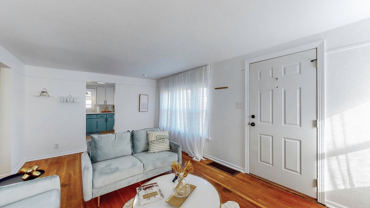Photo of Livingroom in Canton