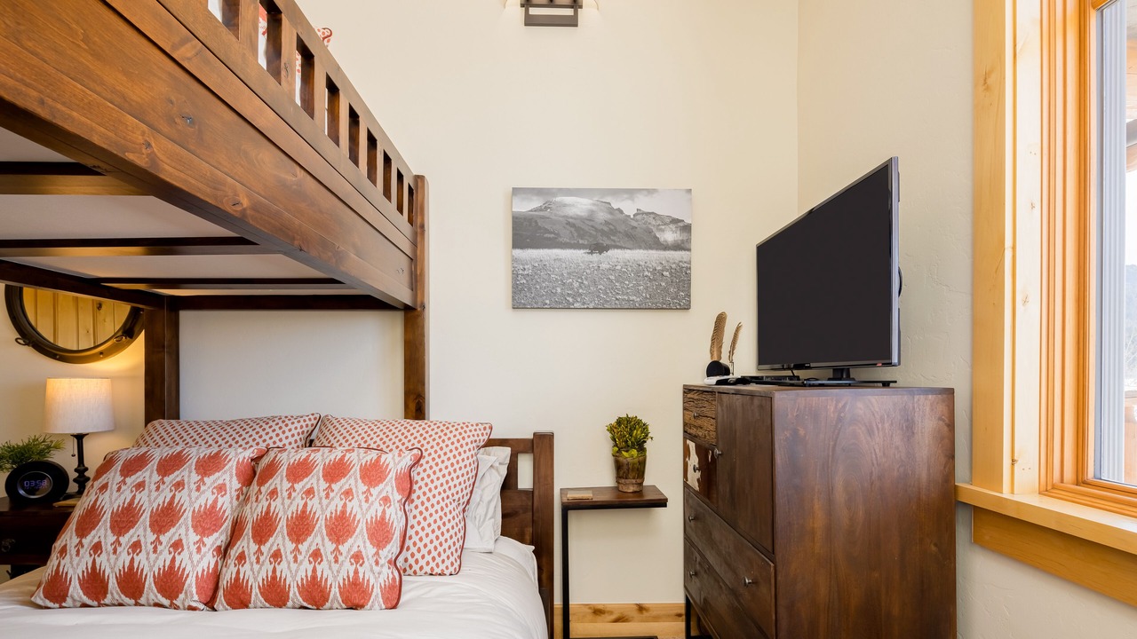 Photo of Bedroom in Victor