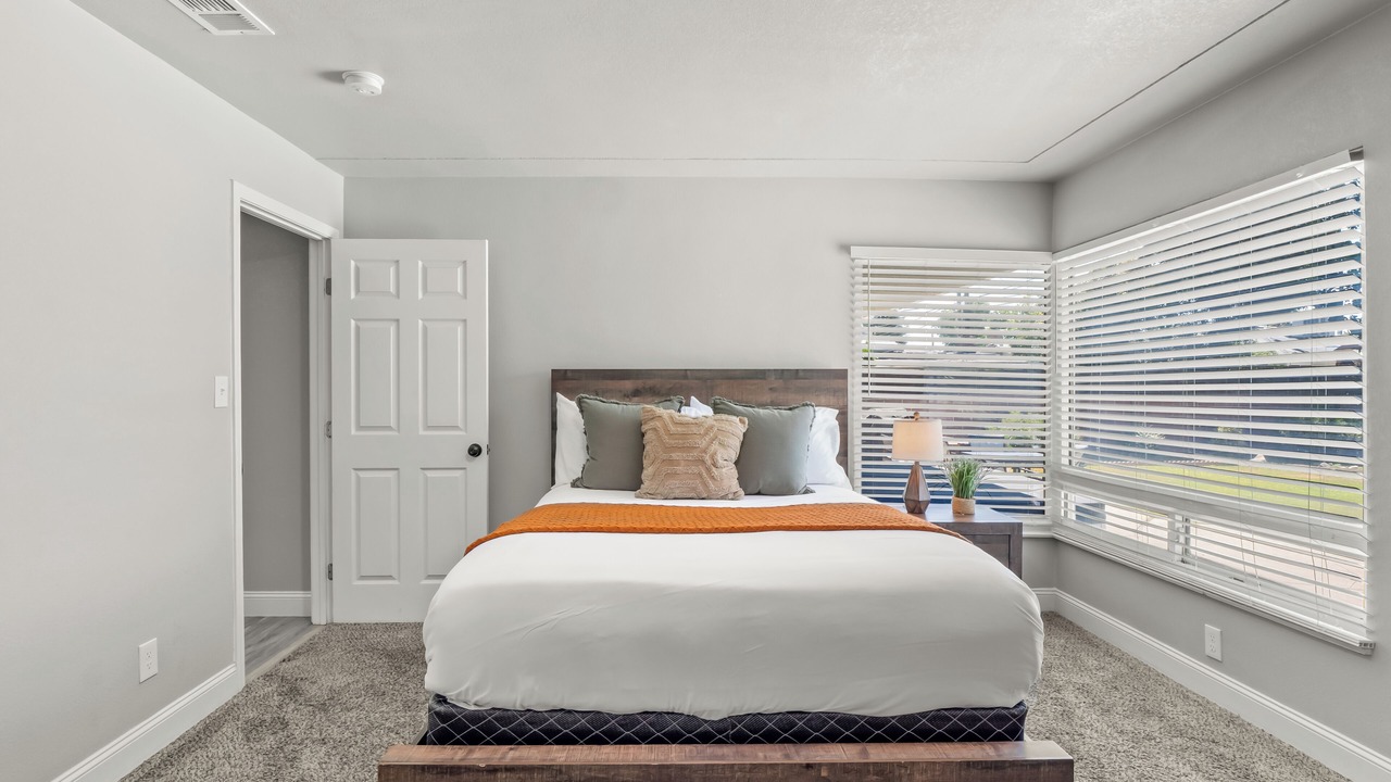 Photo of Bedroom in Raisin