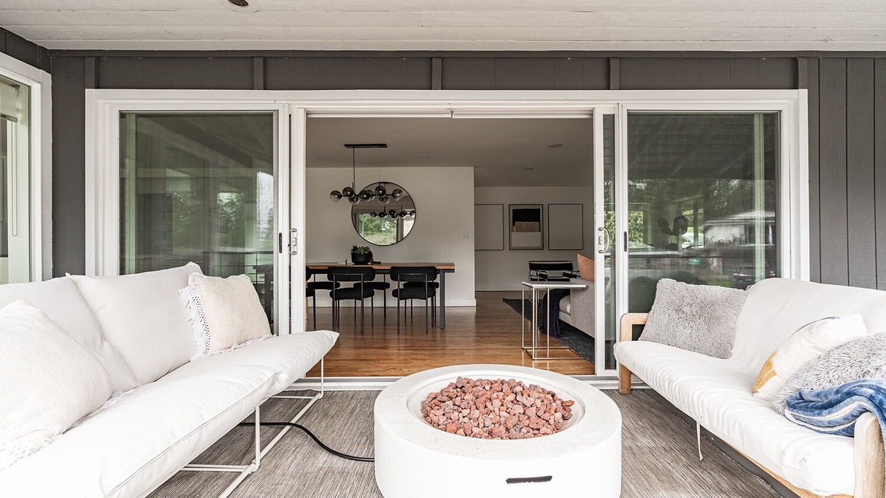 Photo of Livingroom in Northeast Bellevue