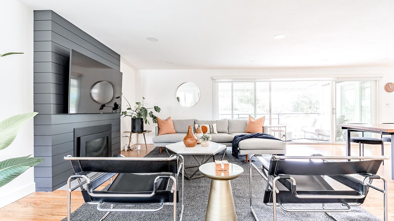 Photo of Livingroom in Northeast Bellevue