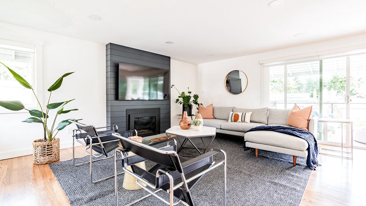 Photo of Livingroom in Northeast Bellevue