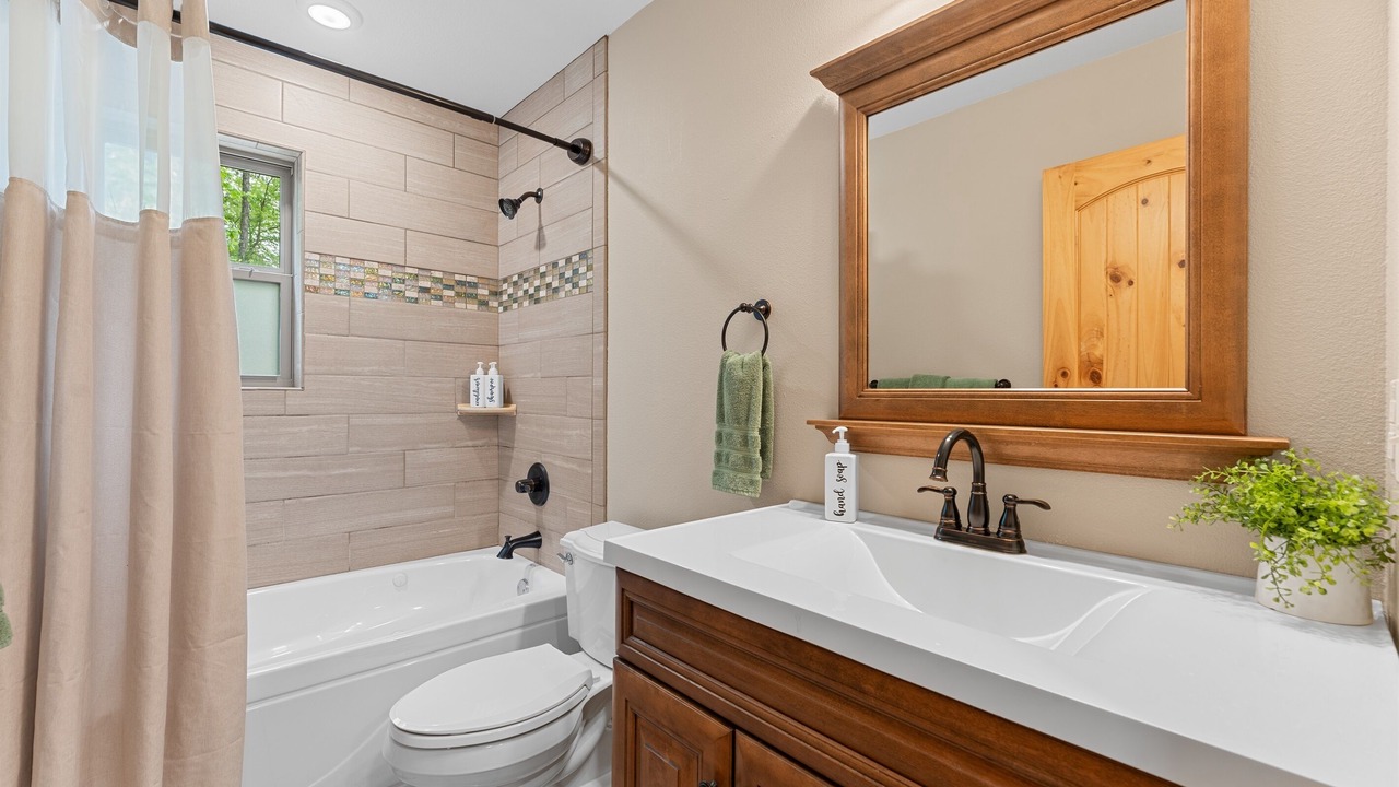 Photo of Bathroom in Jasper
