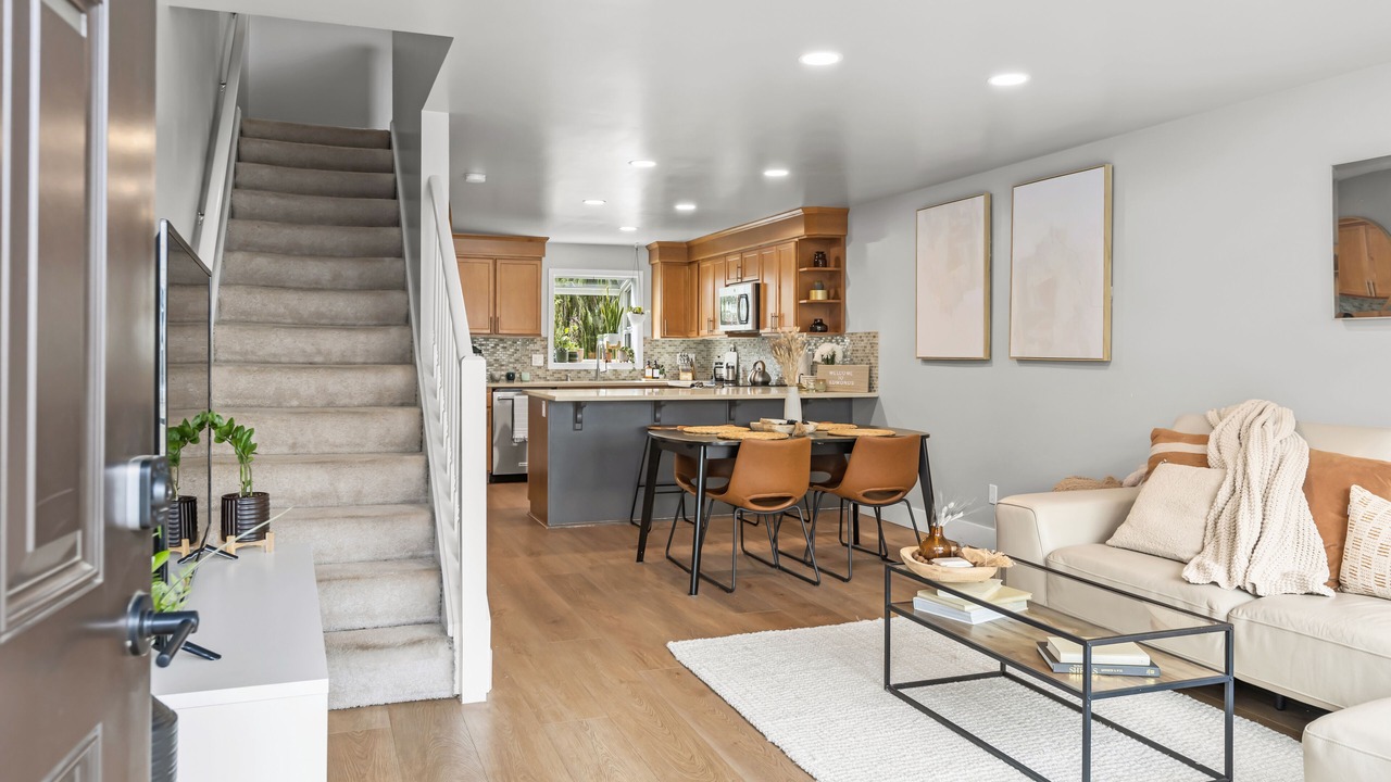 Photo of Livingroom in The Bowl of Edmonds
