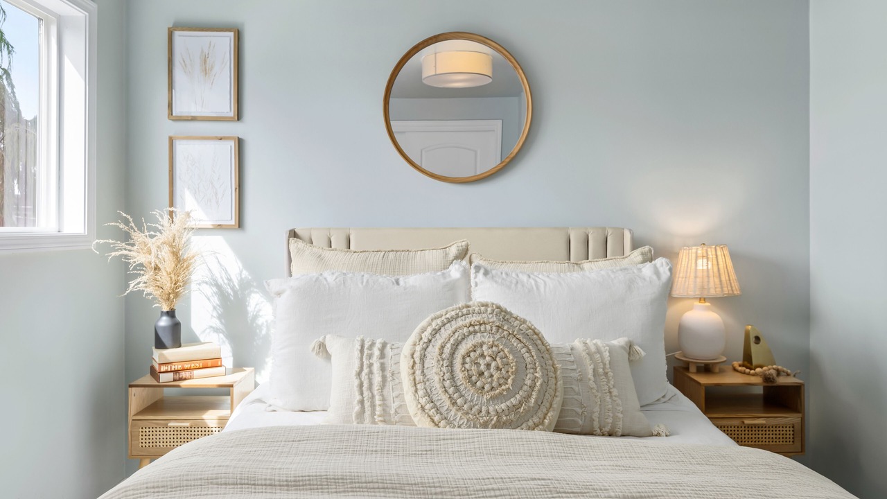 Photo of Bedroom in The Bowl of Edmonds