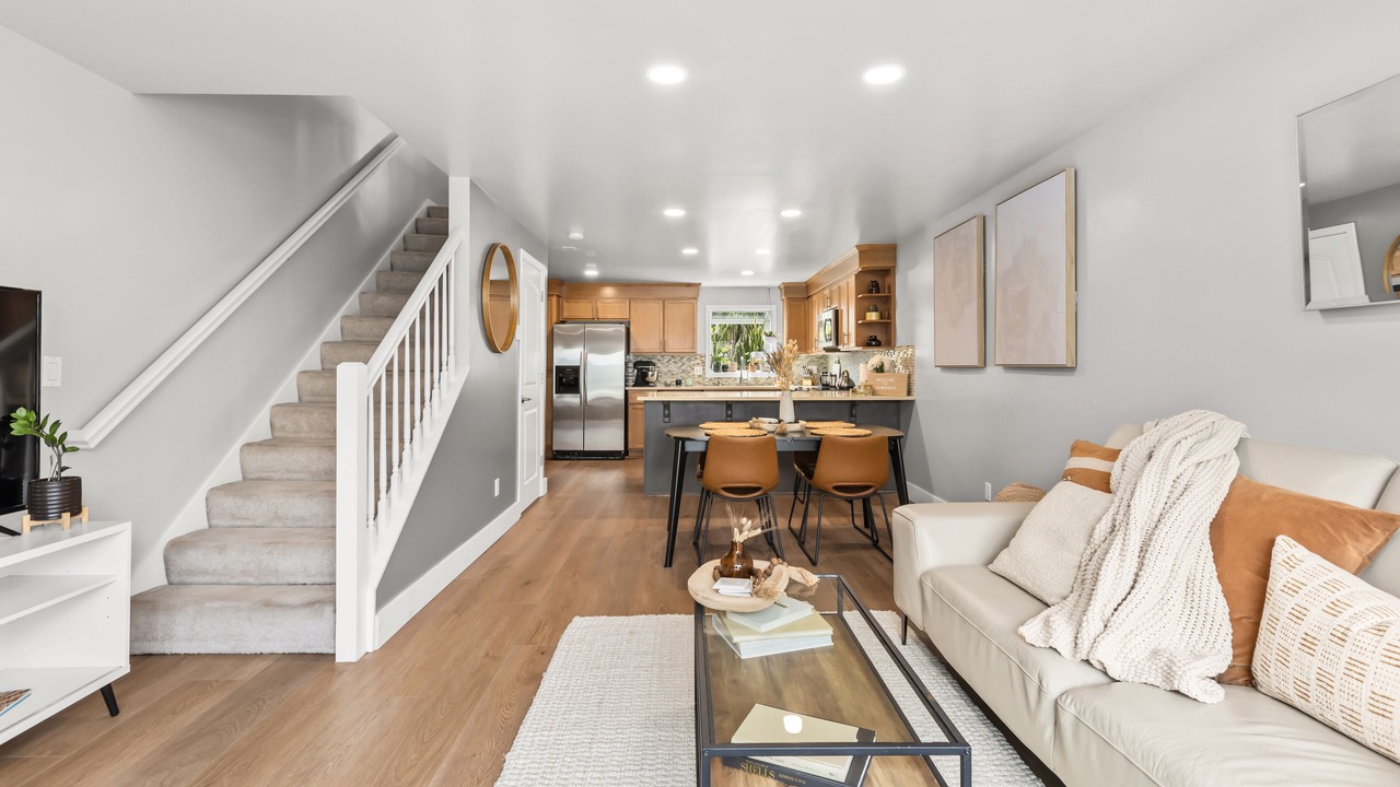 Photo of Livingroom in The Bowl of Edmonds