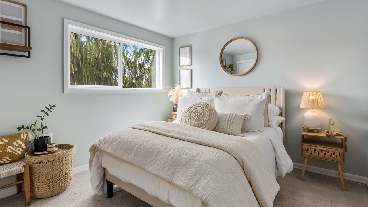 Photo of Bedroom in The Bowl of Edmonds