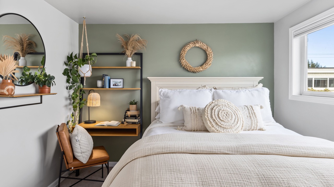 Photo of Bedroom in The Bowl of Edmonds