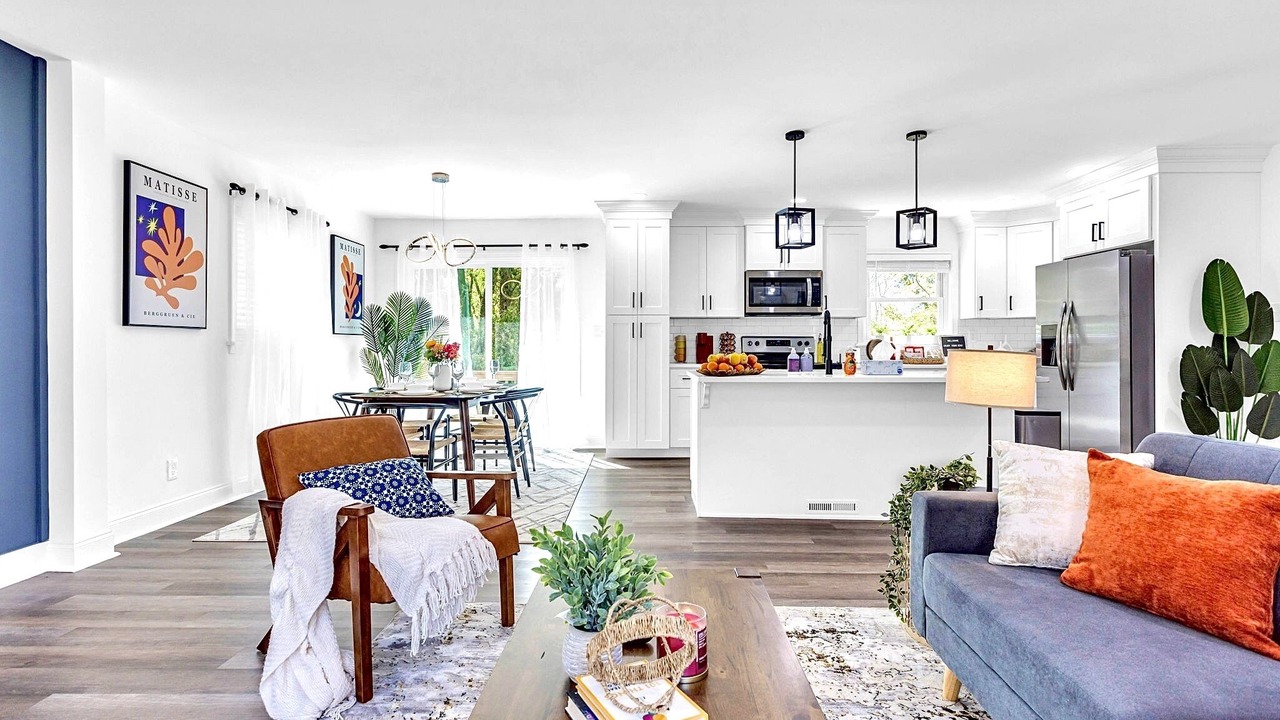 Photo of Livingroom in Candler-McAfee