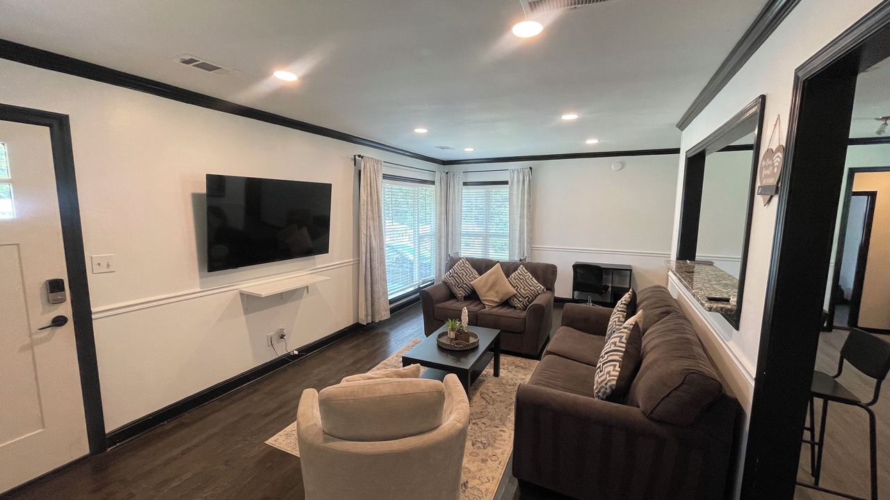 Photo of Livingroom in Candler-McAfee