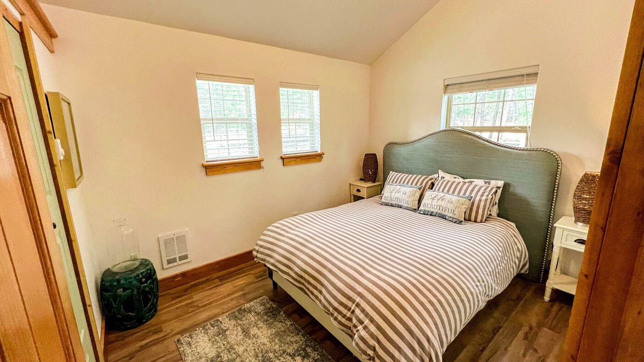 Photo of Bedroom in Lakeside