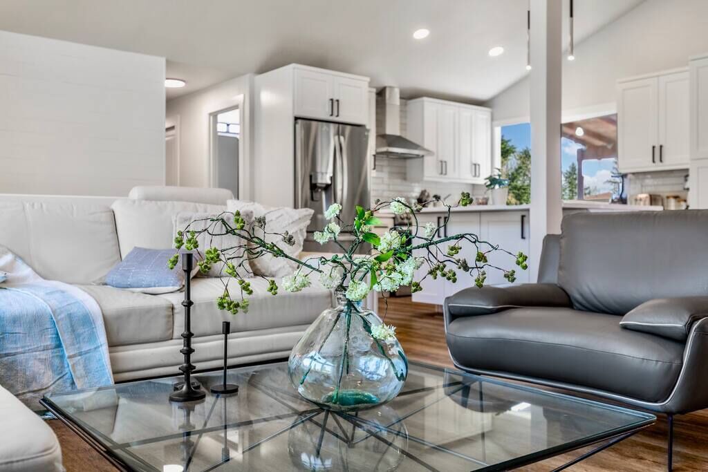 Photo of Livingroom in Inglewood-Finn Hill