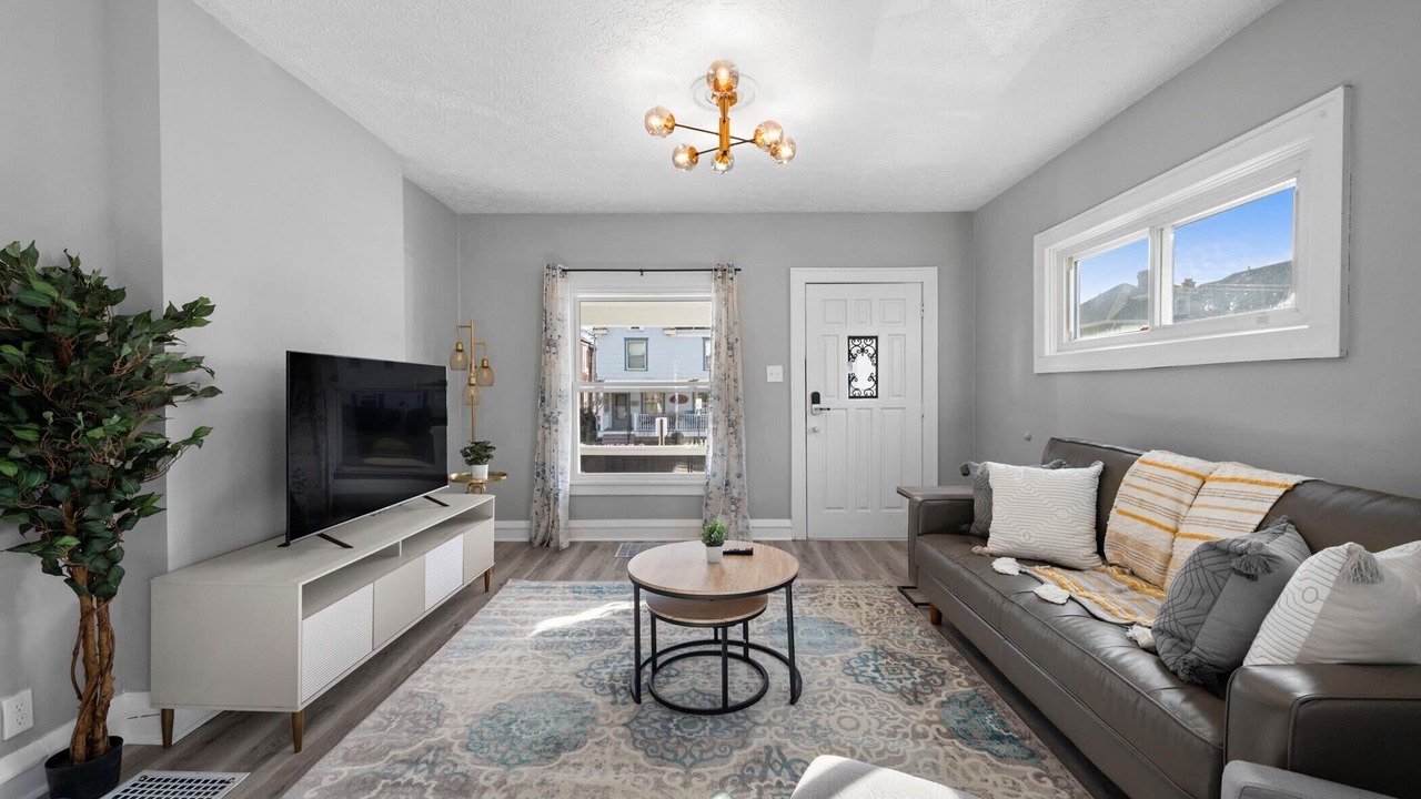 Photo of Livingroom in Old North Columbus