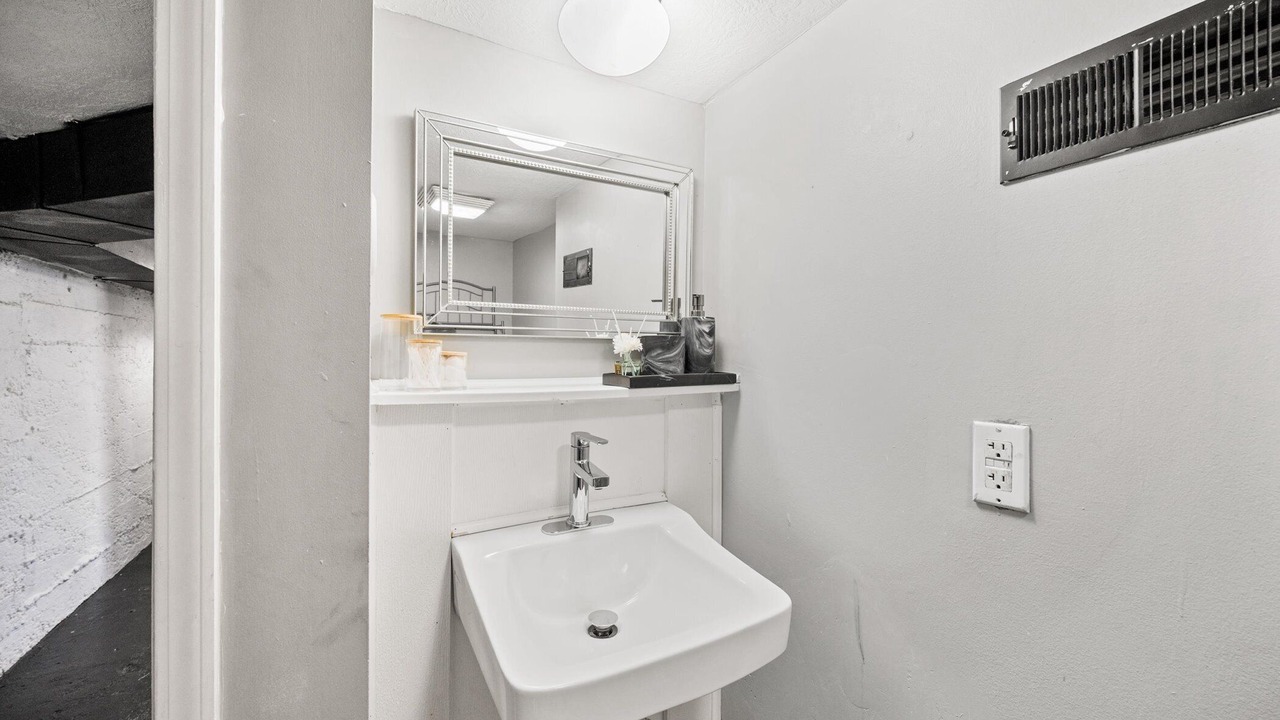 Photo of Bathroom in Old North Columbus