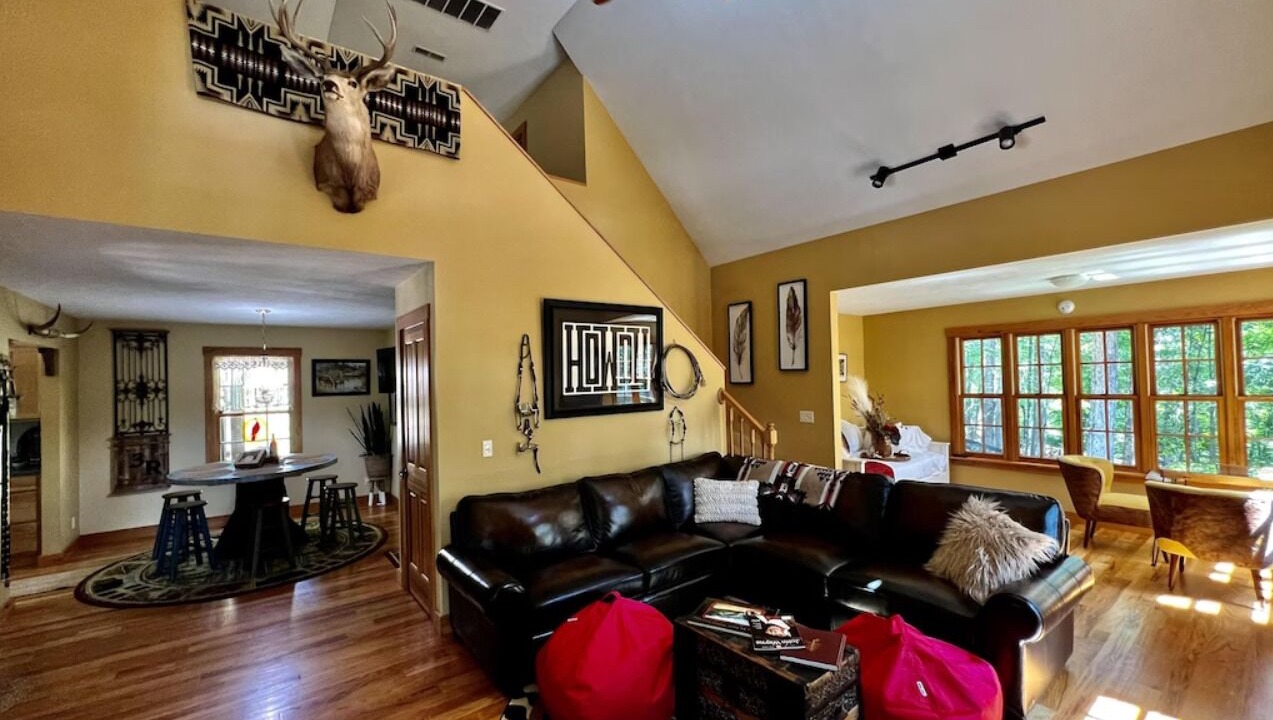 Photo of Livingroom in Gnaw Bone