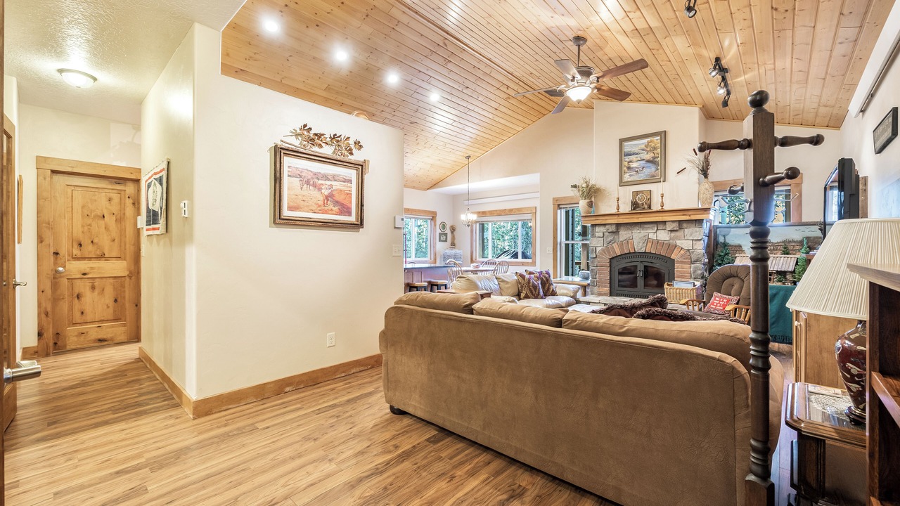 Photo of Livingroom in Thayne
