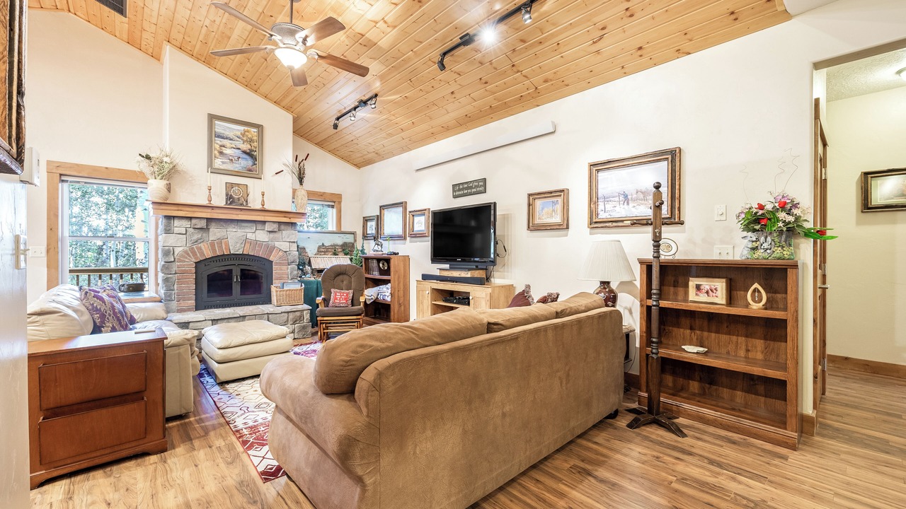 Photo of Livingroom in Thayne