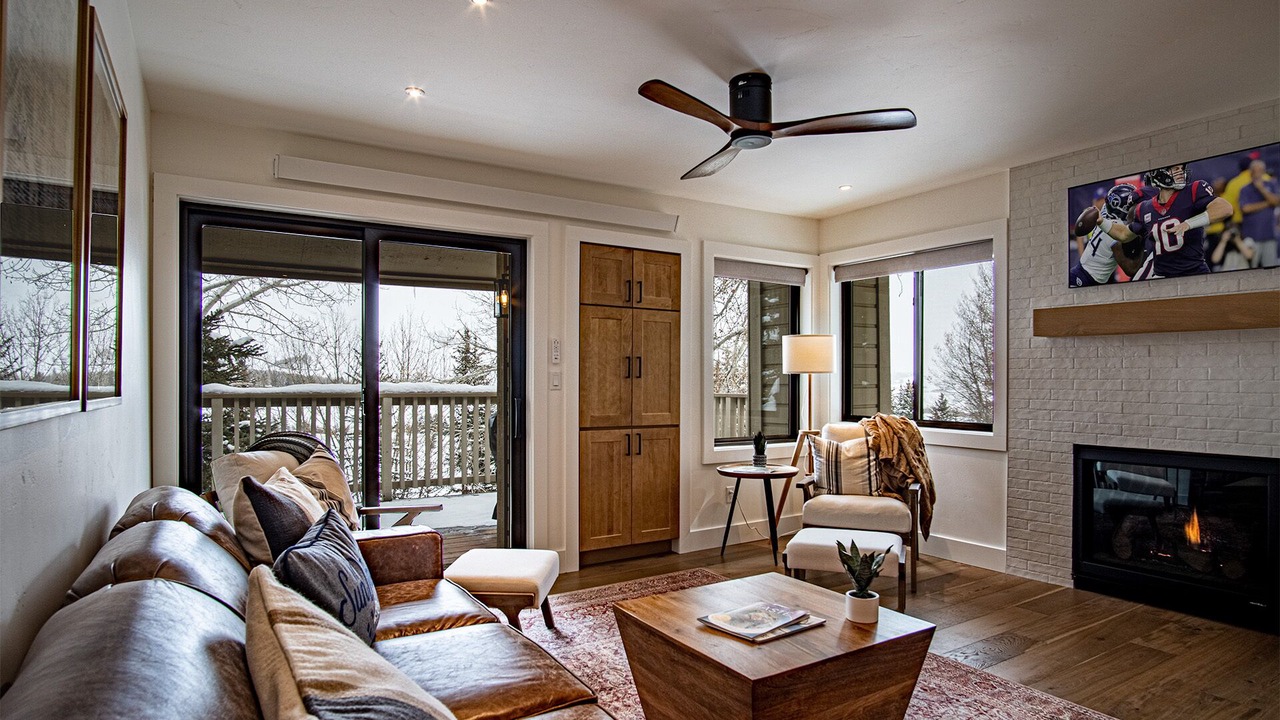 Photo of Livingroom in Elkhorn Village