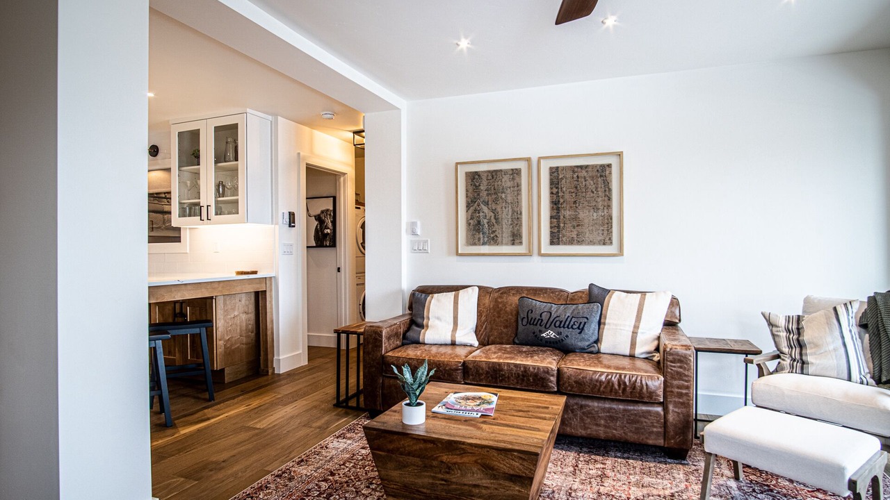 Photo of Livingroom in Elkhorn Village