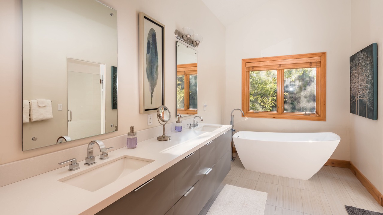 Photo of Bathroom in Park Meadows