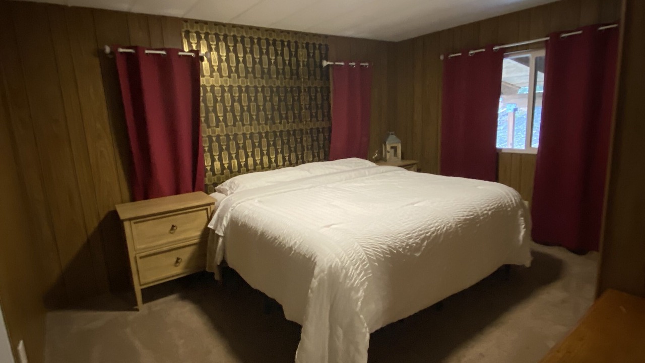 Photo of Bedroom in Lilliwaup
