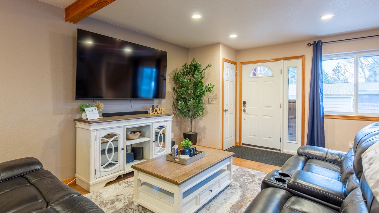 Photo of Livingroom in Franklin to the Fort