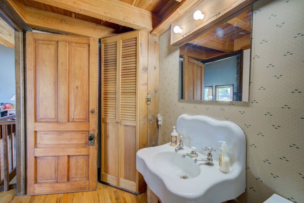 Photo of Bathroom in Shining Mountains