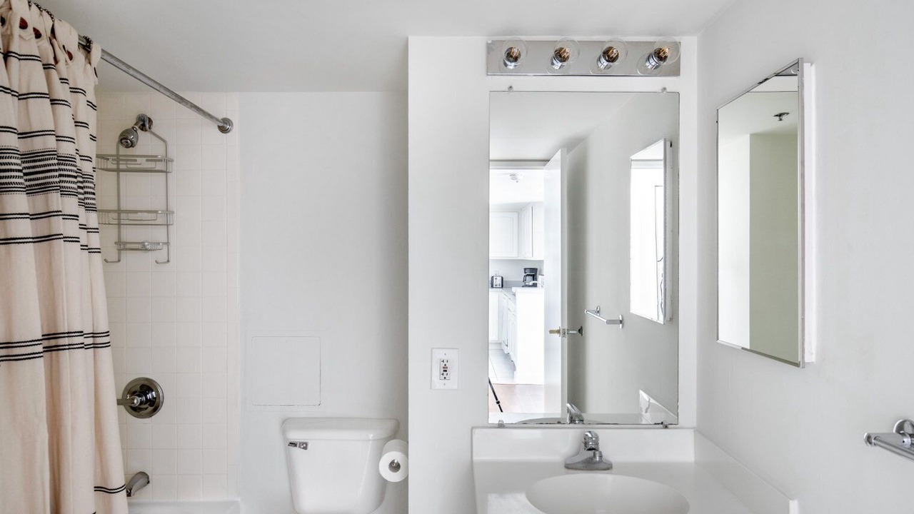 Photo of Bathroom in Penn Quarter