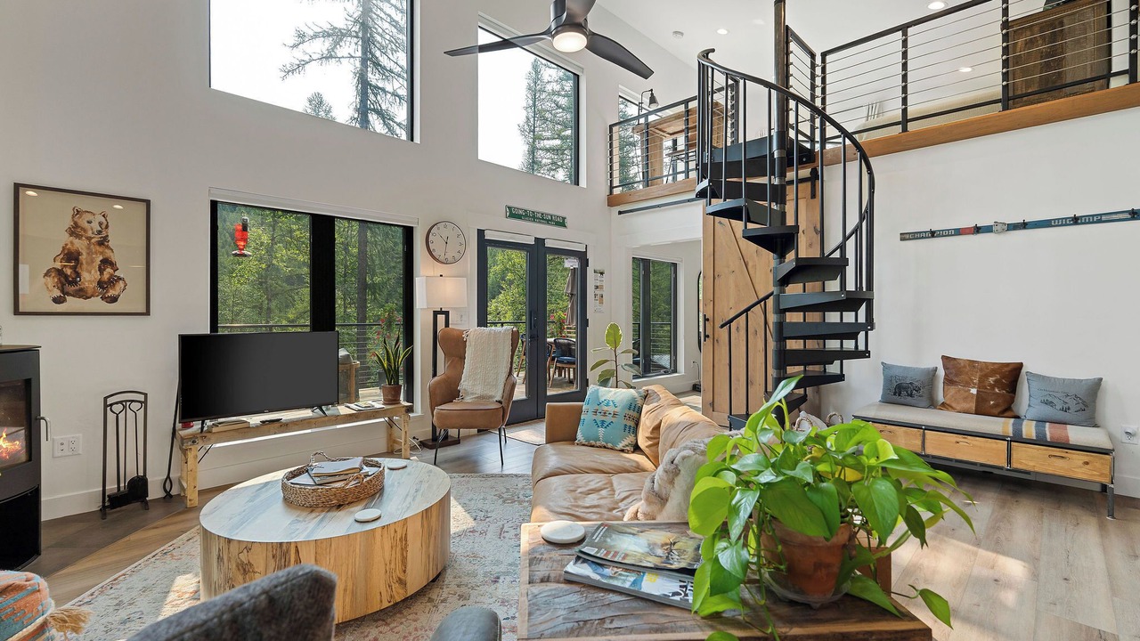 Photo of Livingroom in Columbia Falls