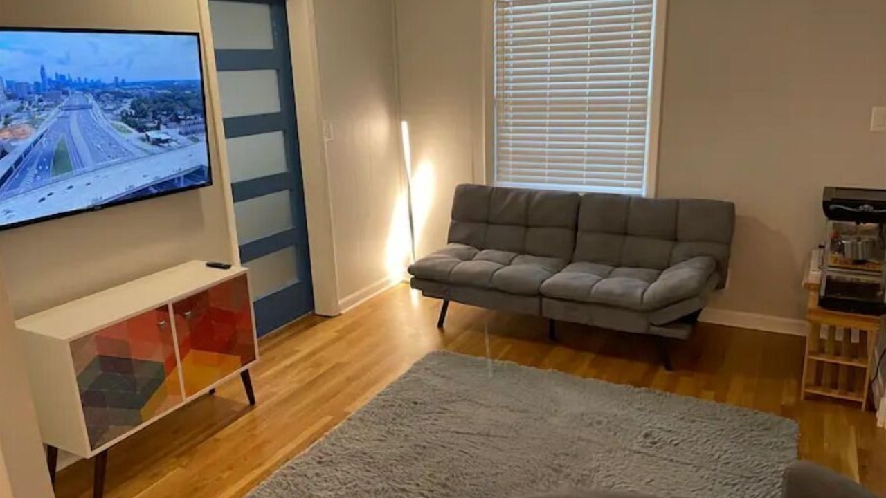Photo of Livingroom in Candler-McAfee