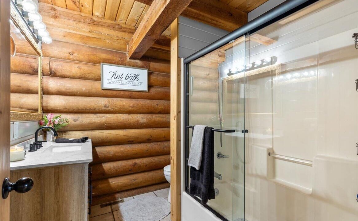 Photo of Bathroom in Athol