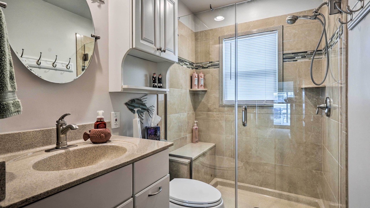 Photo of Bathroom in Lakeview