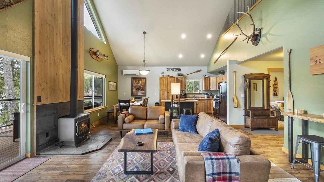 Photo of Livingroom in Hayden