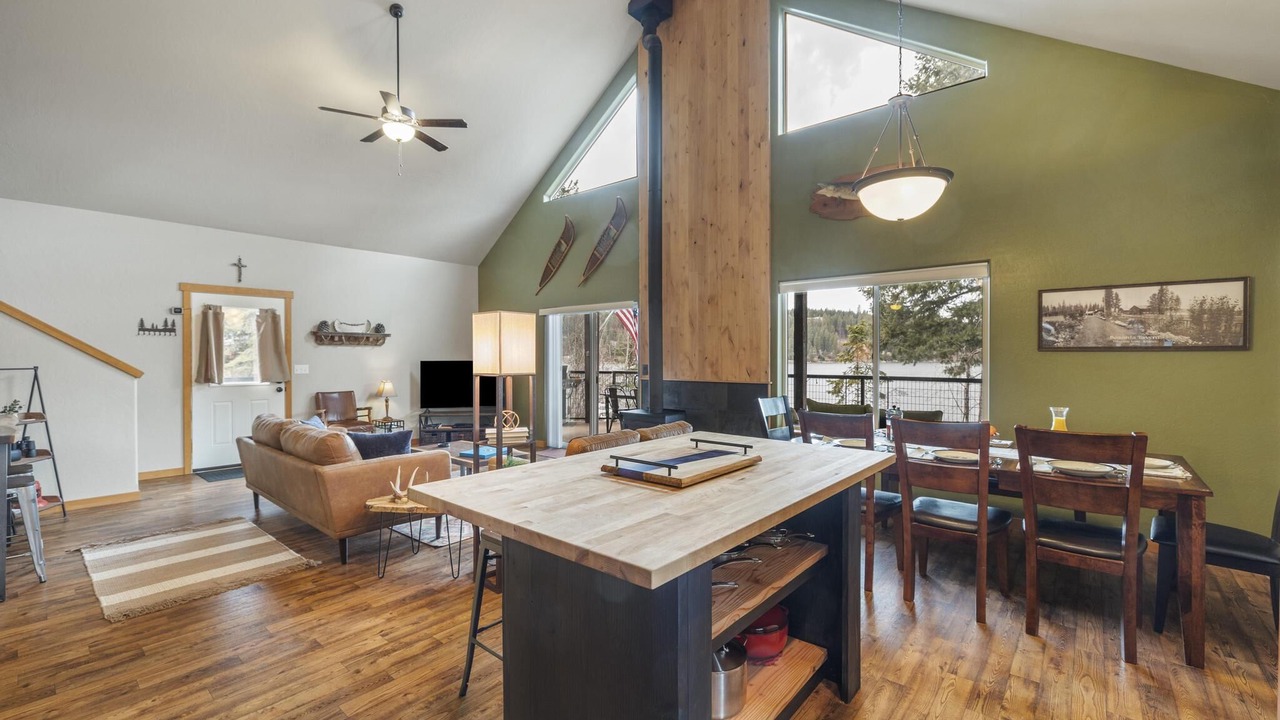 Photo of Livingroom in Hayden